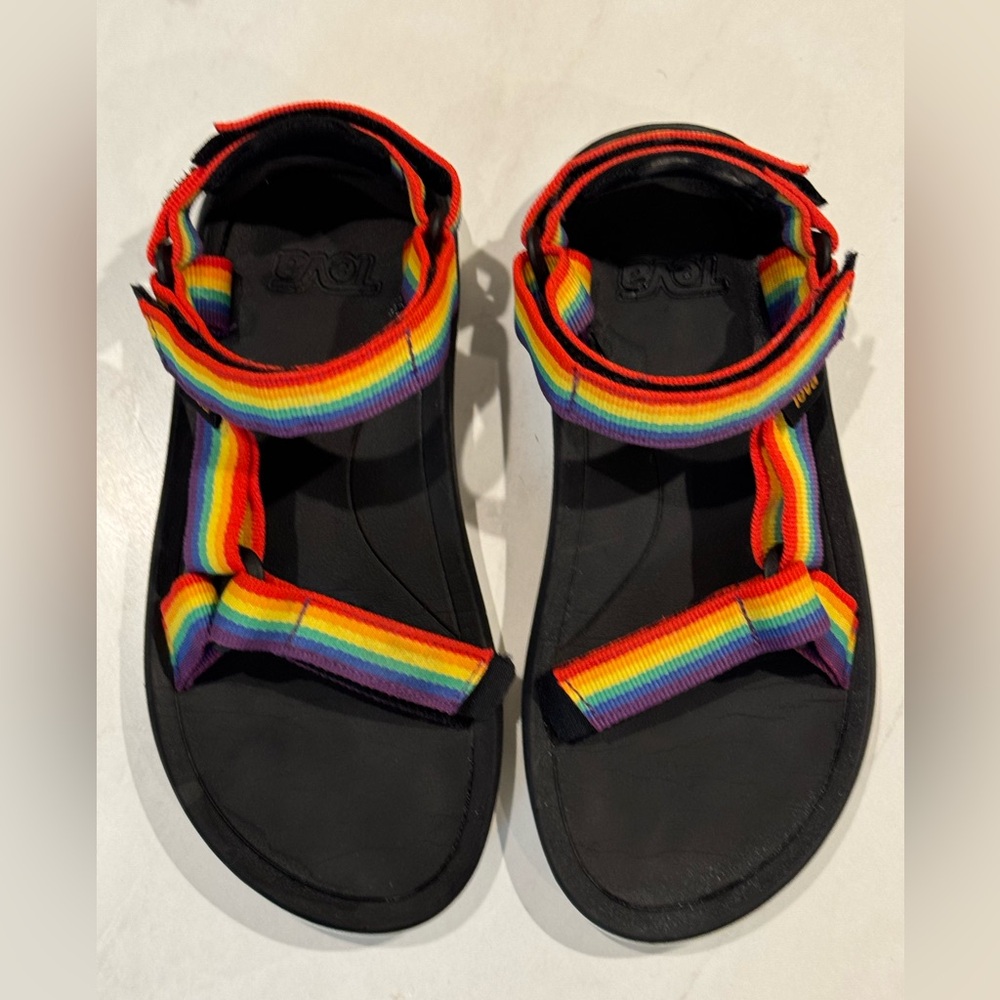 Teva Hurricane XLT 2 Sandal Kids Size 1. Multicolor Rainbow. Velcro closures.